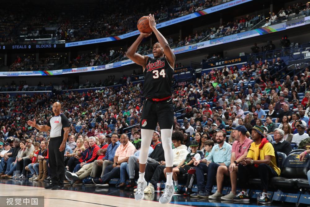 防线显得愈 防线显得愈